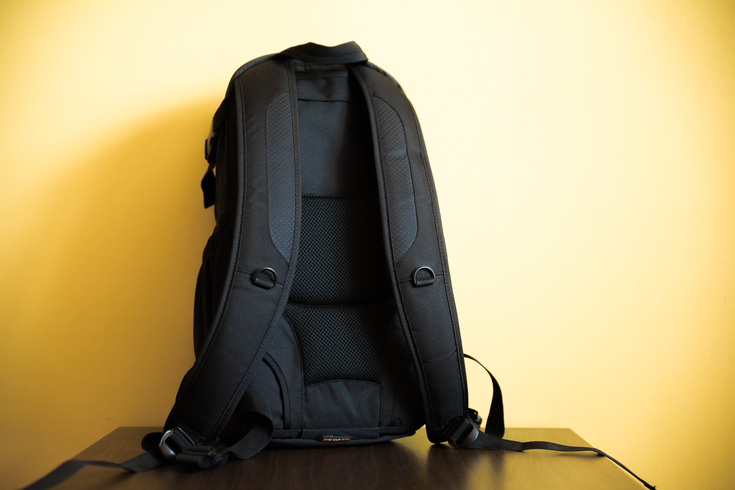 Lowepro DSLR Video Fastpack 150 AW class="wp-image-493960" 