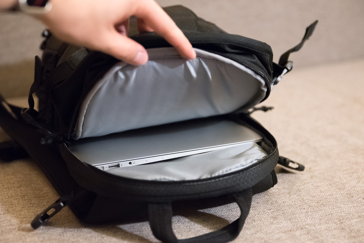 Lowepro DSLR Video Fastpack 150 AW class="wp-image-493961" 