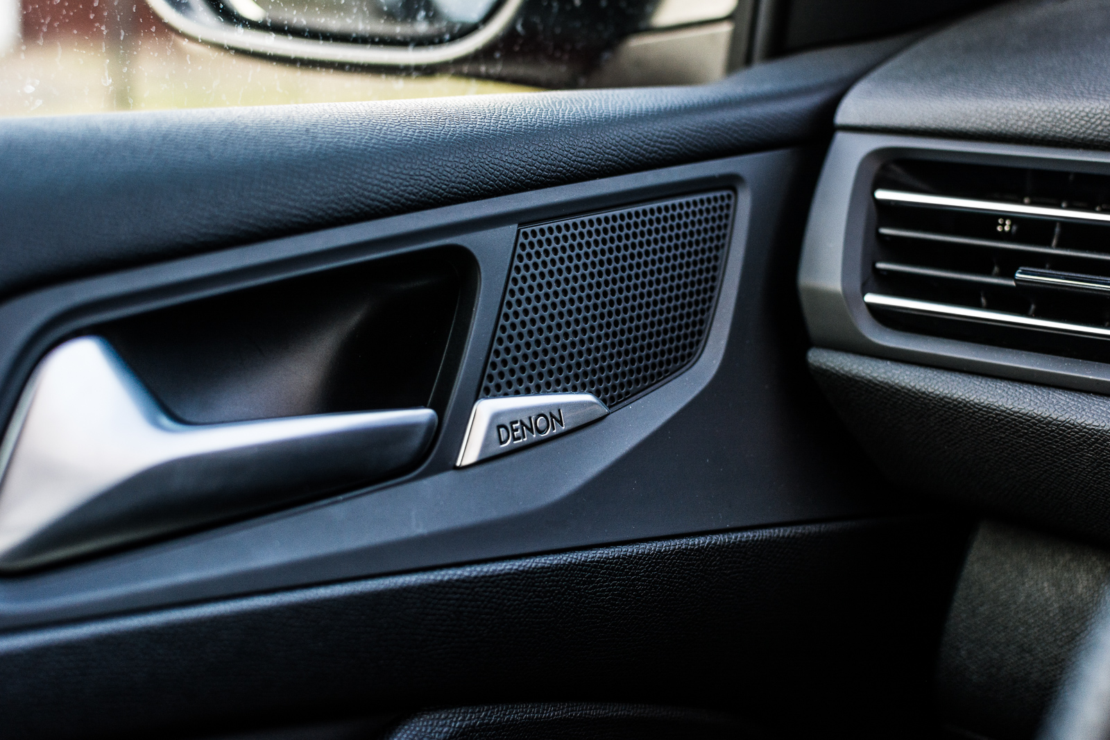 peugeot-308-audio-001-kopia class="wp-image-491721"