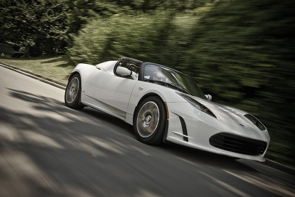 tesla roadster class="wp-image-489050" 