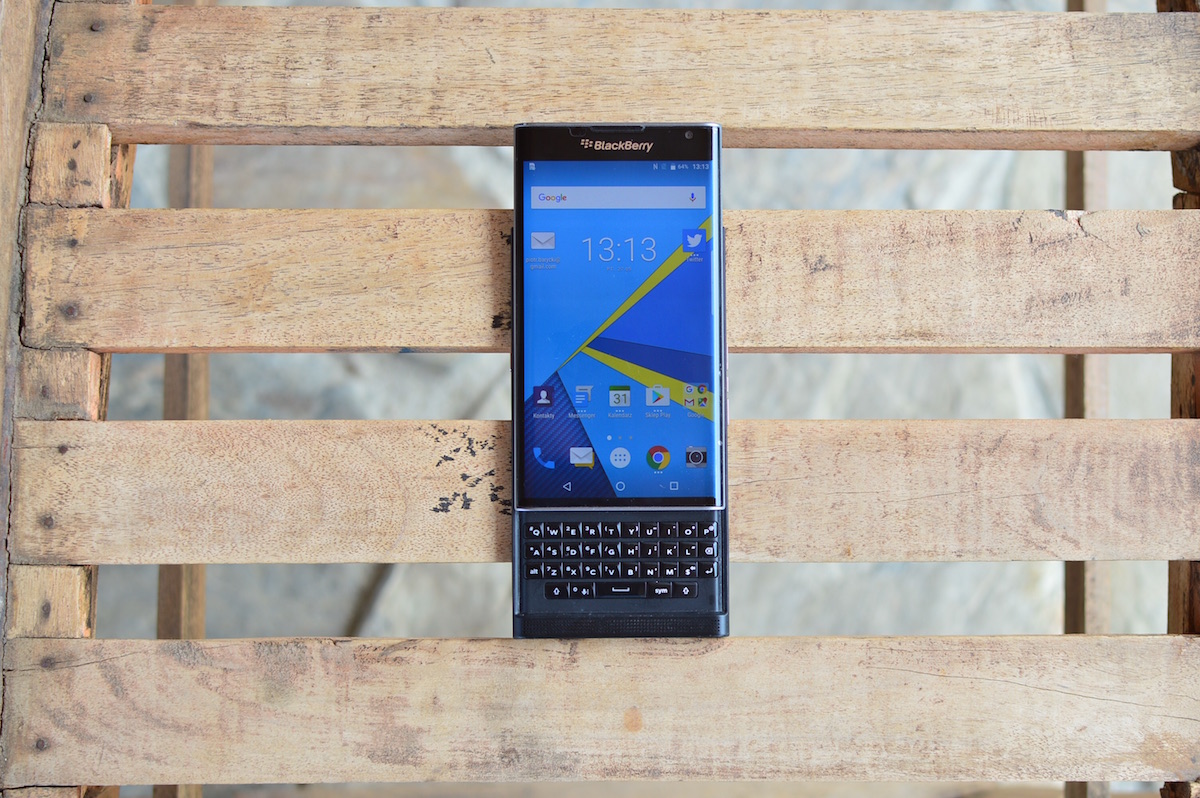 blackberry-priv-2 class="wp-image-498616" 