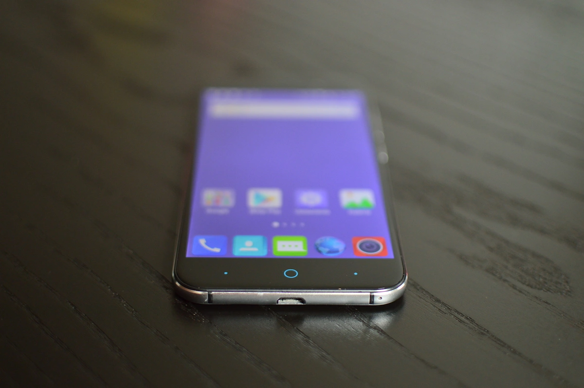 zte-blade-v6-2 class="wp-image-495960" 
