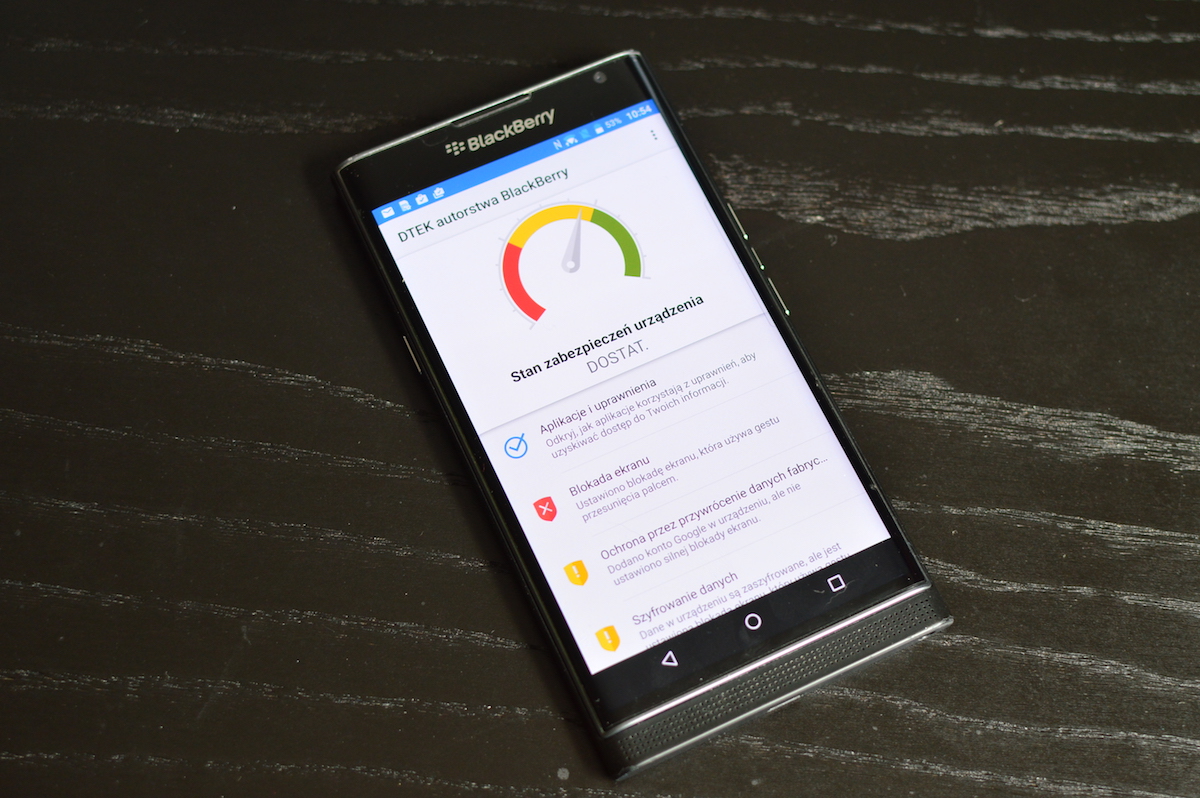 blackberry-priv-16 class="wp-image-500841" 