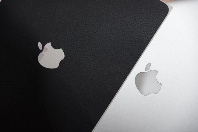 https://ocs-pl.oktawave.com/v1/AUTH_2887234e-384a-4873-8bc5-405211db13a2/spidersweb/2016/06/dbrand-macbook-skin-2-of-12-650x434.jpg