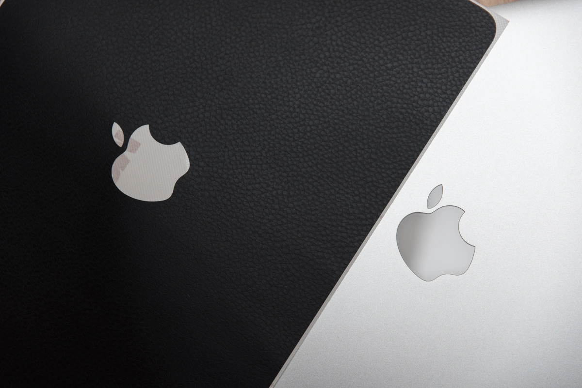 https://ocs-pl.oktawave.com/v1/AUTH_2887234e-384a-4873-8bc5-405211db13a2/spidersweb/2016/06/dbrand-macbook-skin-2-of-12.jpg