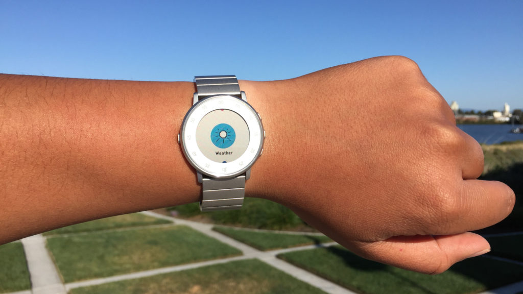 Pebble umi w pogodę.