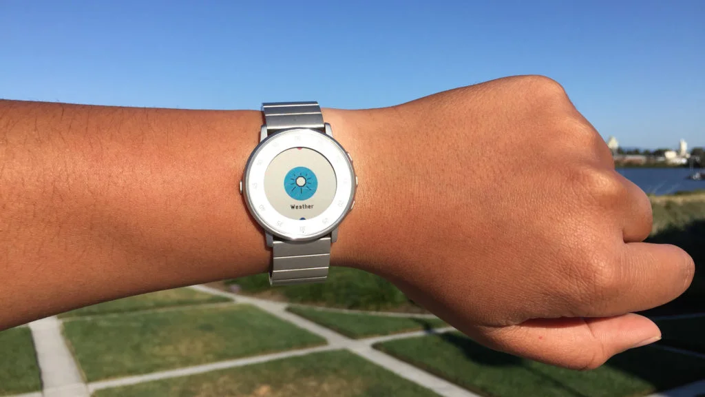Pebble umi w pogodę.