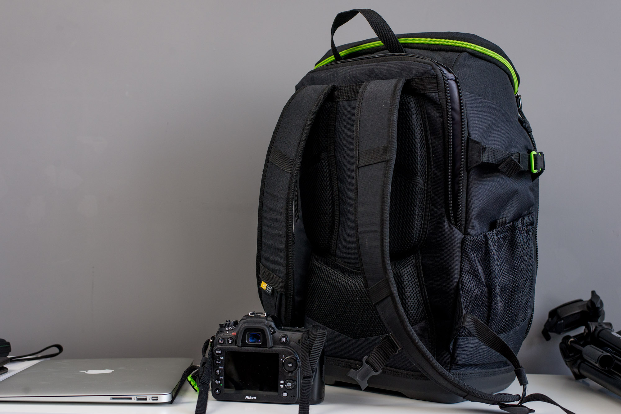Case-Logic-Kontrast-Pro-DSLR-Bagpack-3 class="wp-image-505045" 