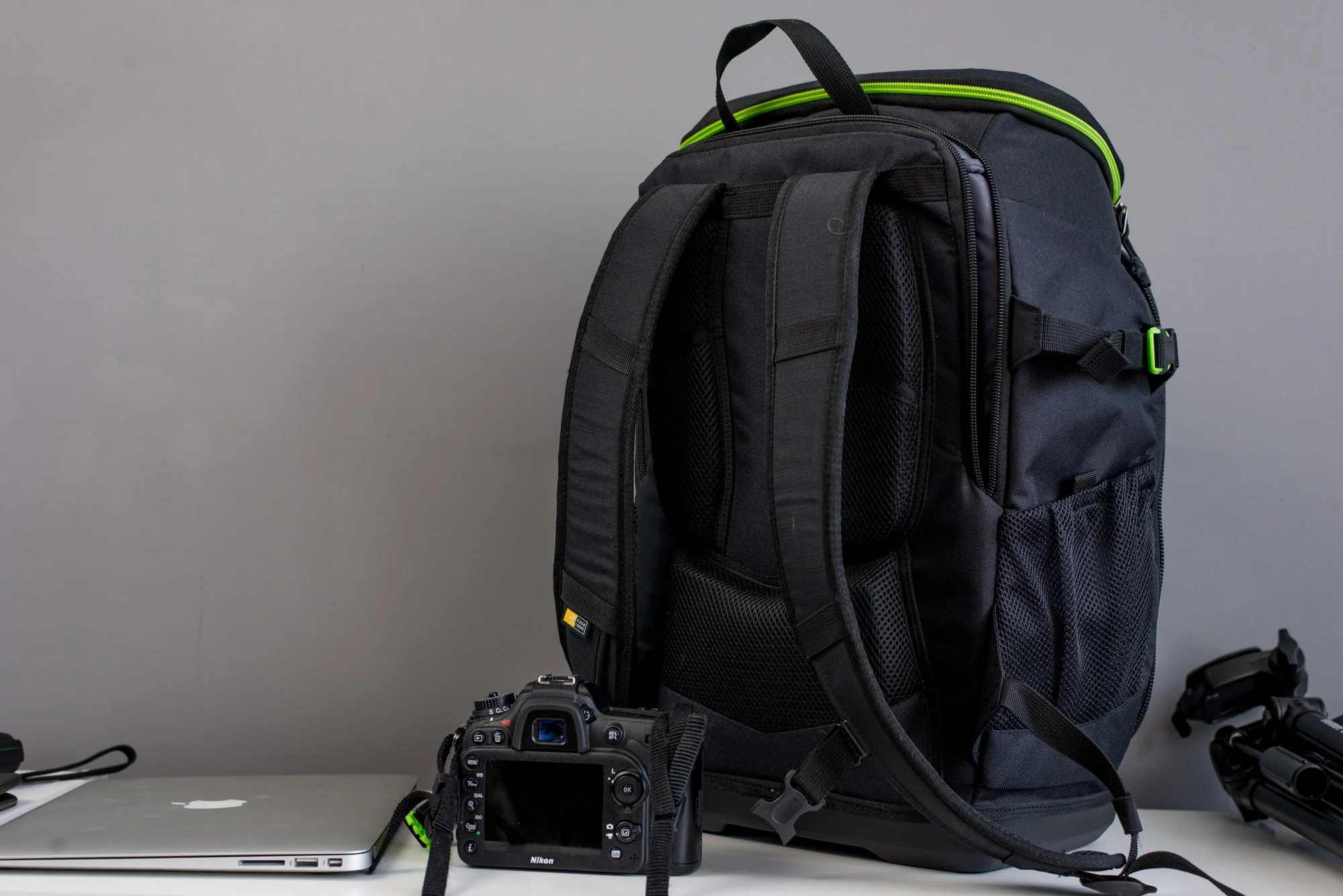 Case-Logic-Kontrast-Pro-DSLR-Bagpack-3 class="wp-image-505045" 