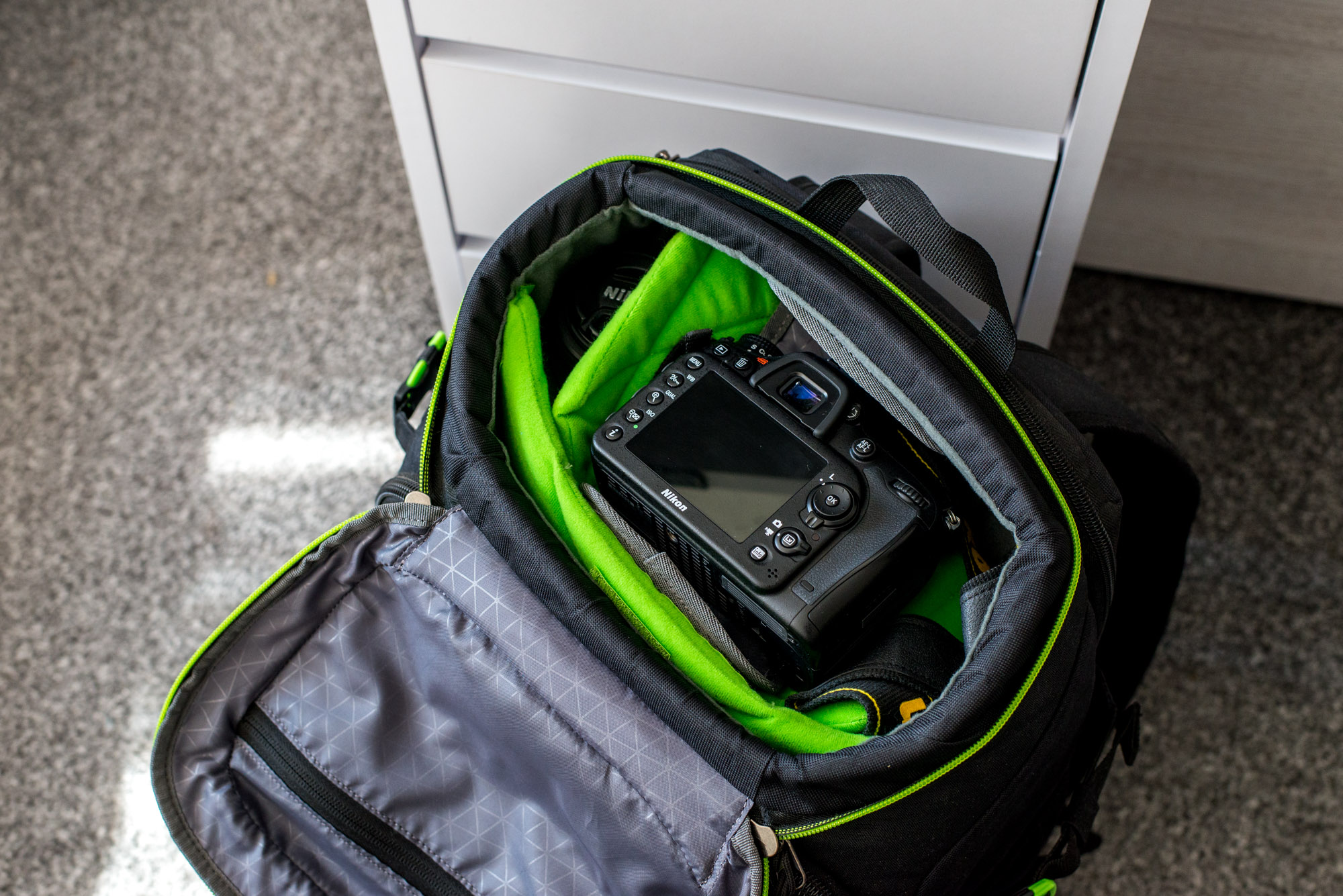 Case-Logic-Kontrast-Pro-DSLR-Bagpack-5 class="wp-image-505047" 