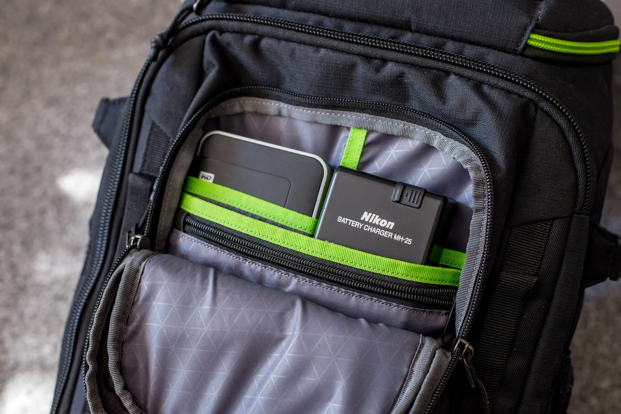 Case-Logic-Kontrast-Pro-DSLR-Bagpack-7 class="wp-image-505049" 