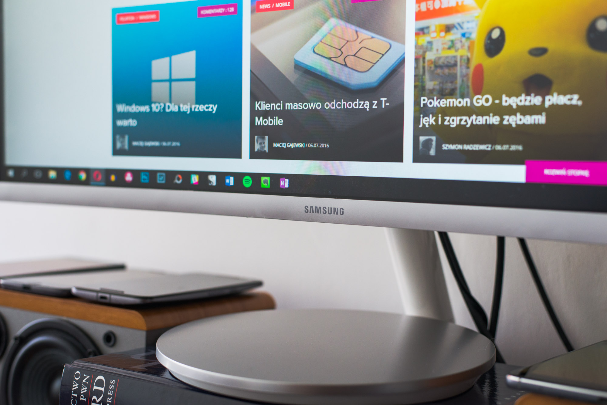 Samsung CF591 to bardzo fajny monitor, ale nie wiem, dla kogo. class="wp-image-508175" 