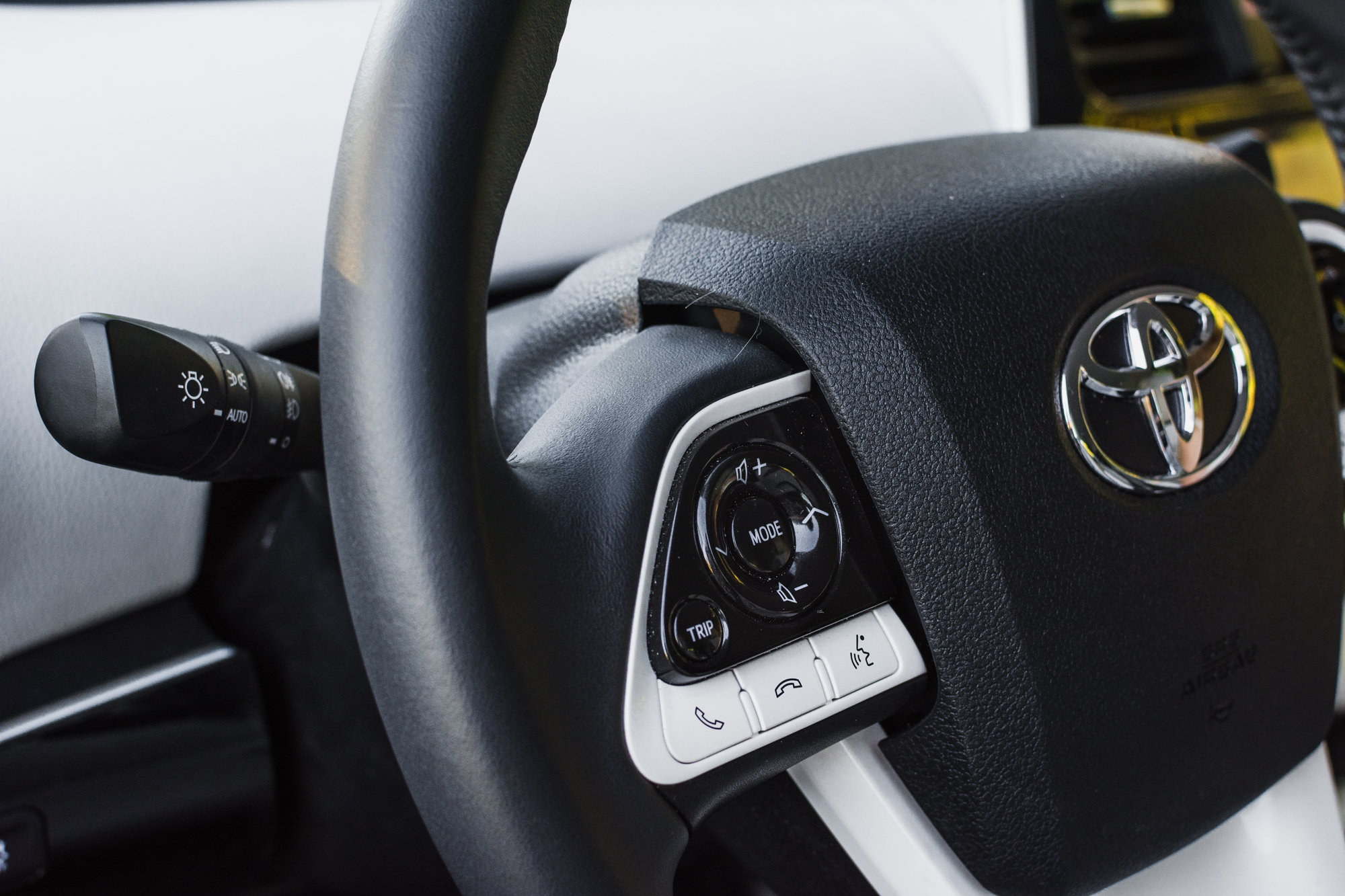 Toyota-Prius-srodek-10 