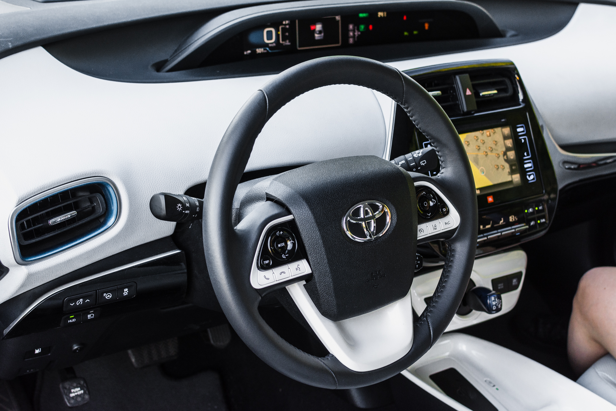 Toyota-Prius-srodek-4 