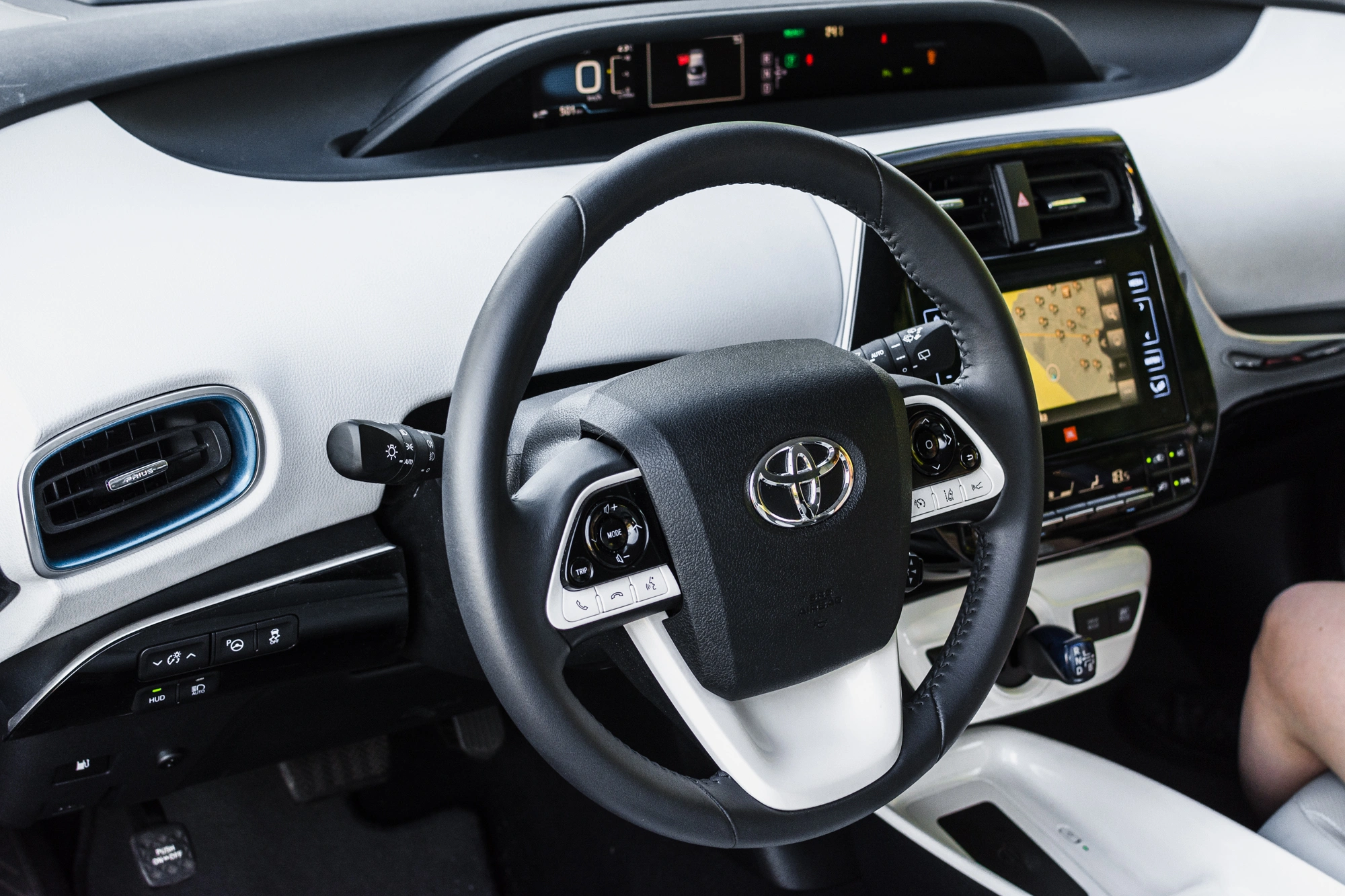 Toyota-Prius-srodek-4