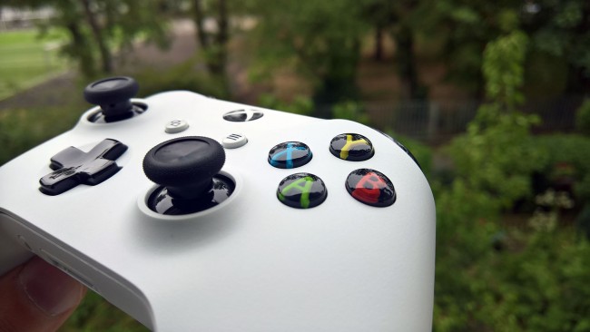 Xbox Wireless Controller 2016 class="wp-image-506601" 