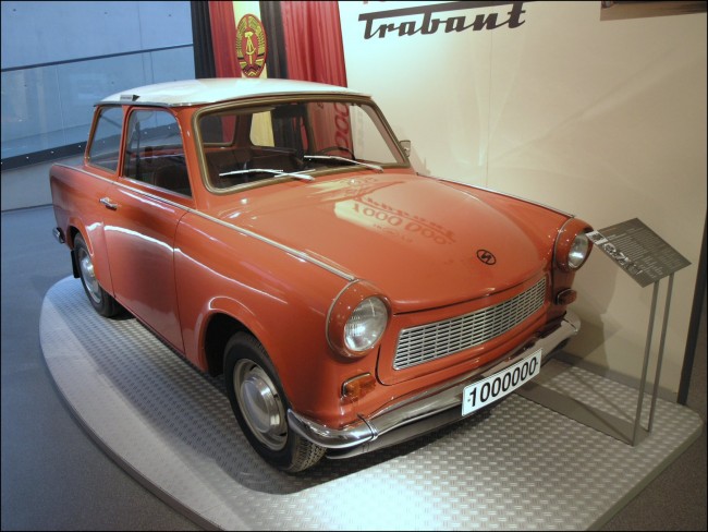 Trabant 601 deLuxe. Żródło: https://upload.wikimedia.org/wikipedia/commons/0/07/P_601_Trabant.jpg 
