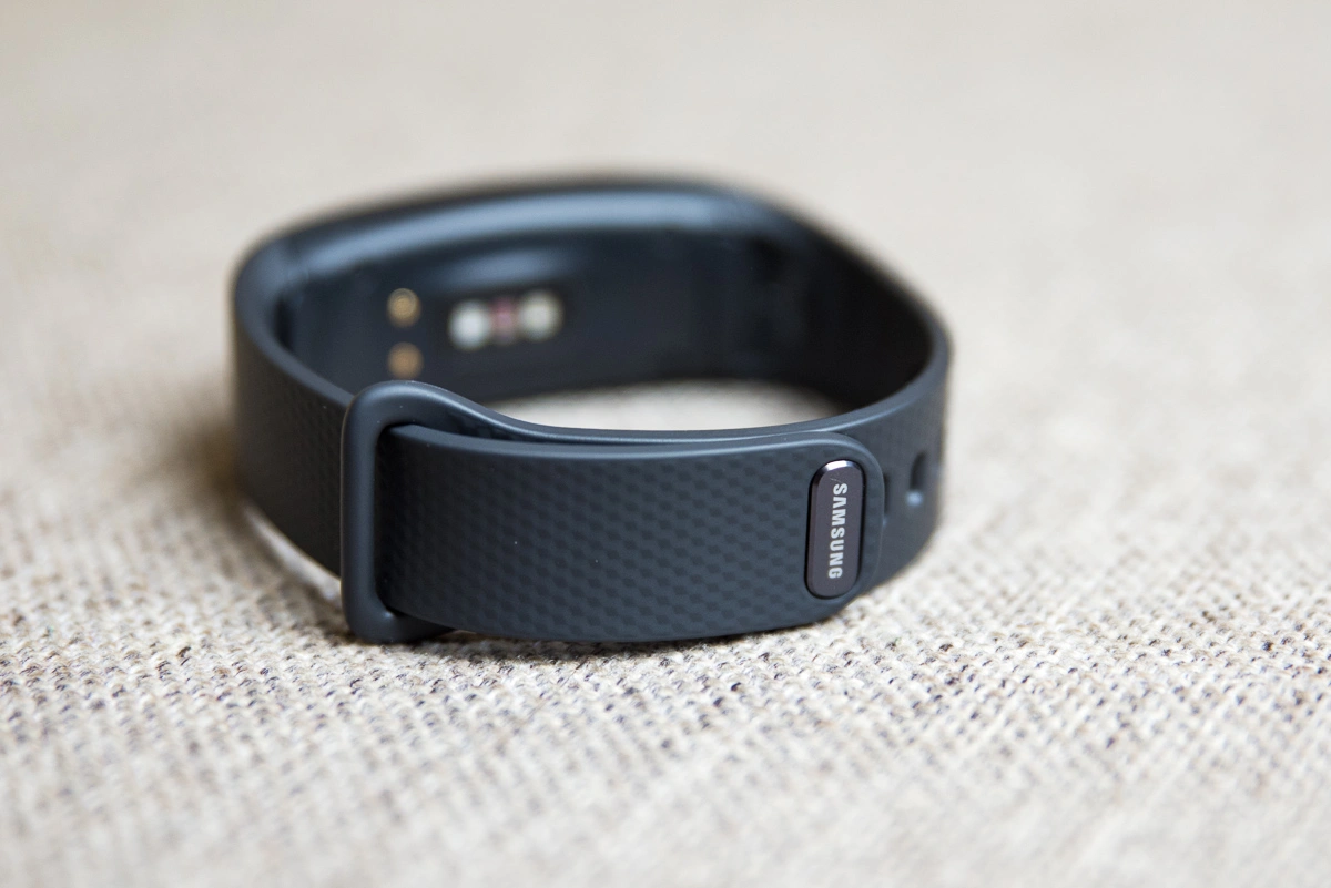 samsung-gear-fit2-001 class="wp-image-505112" 