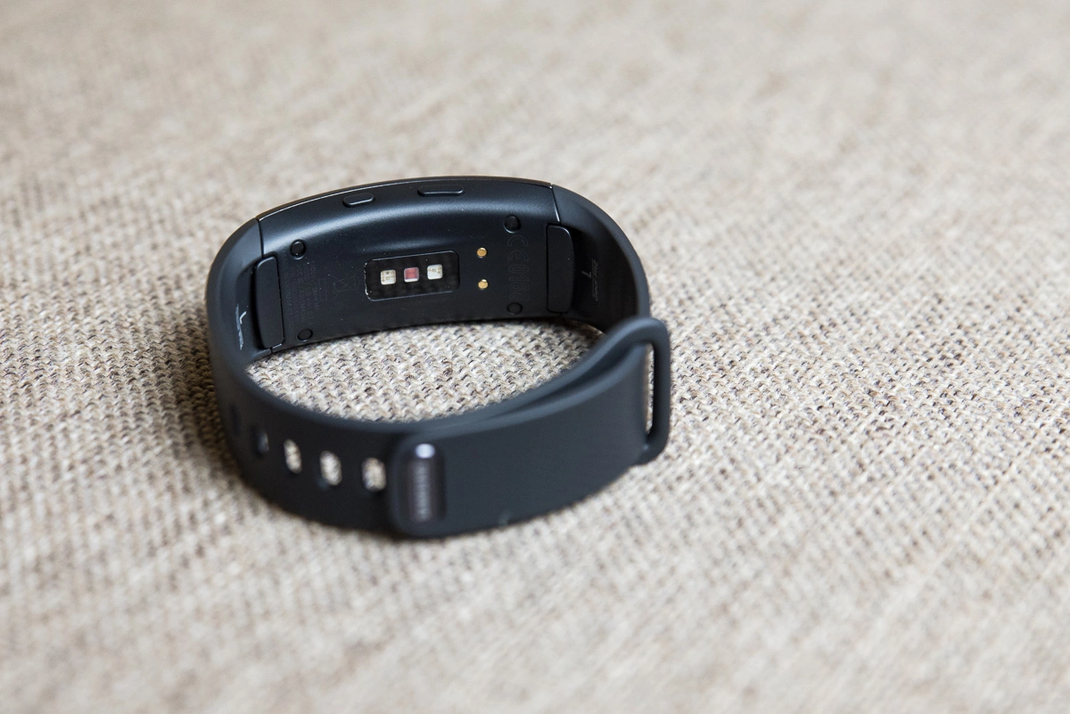 samsung-gear-fit2-002 class="wp-image-505113" 