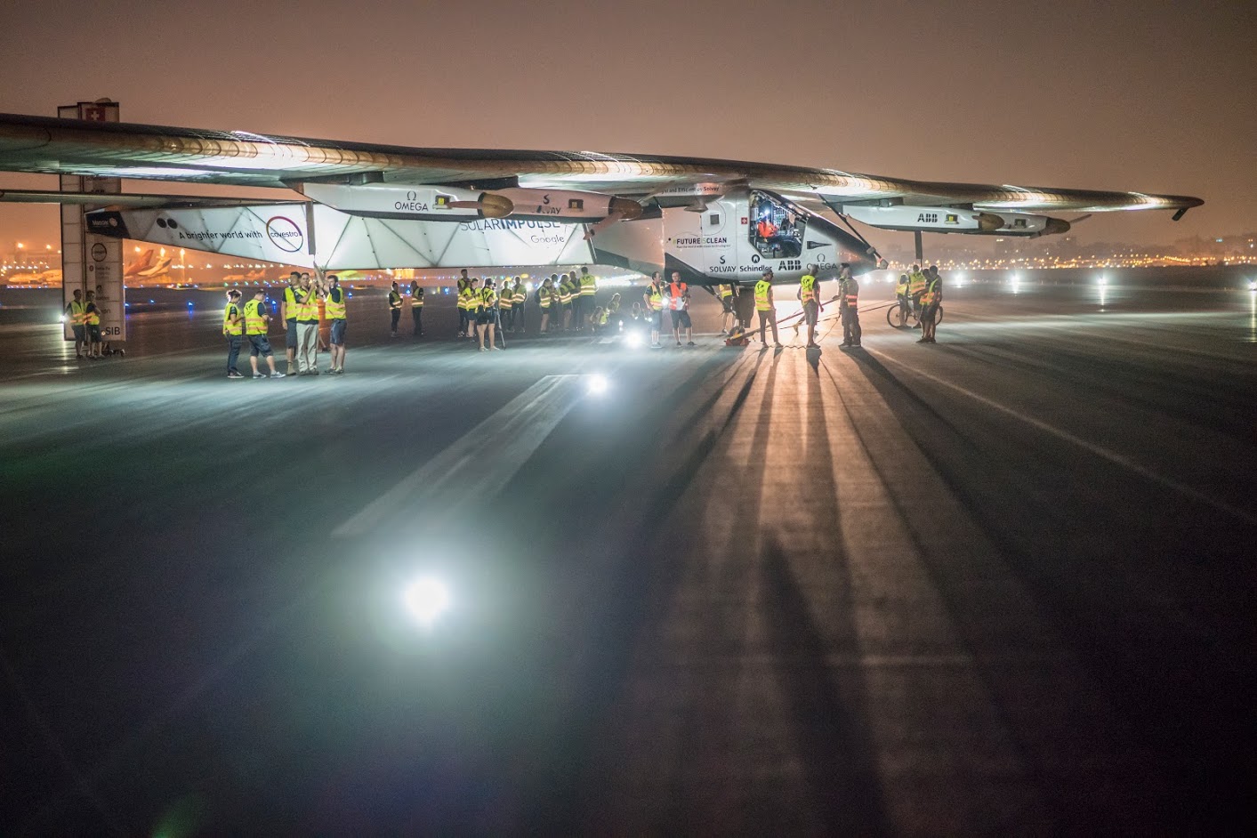 Solar Impulse 2 wylądował w Abu Dhabi. 