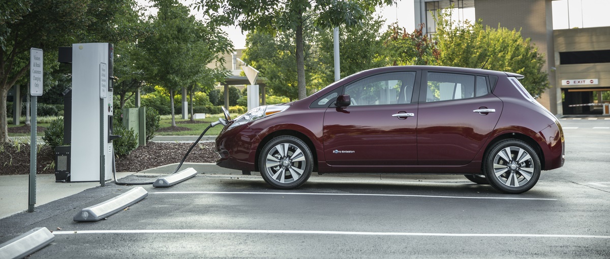 2016_nissan_leaf_07 class="wp-image-513197" 