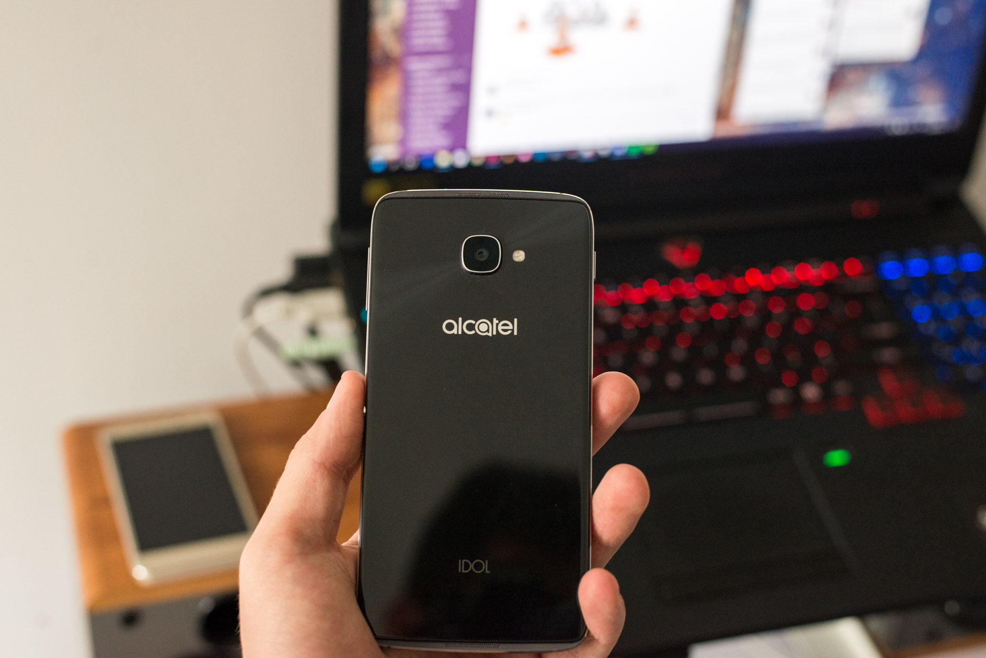 Alcatel-Idol-4-4s-2 
