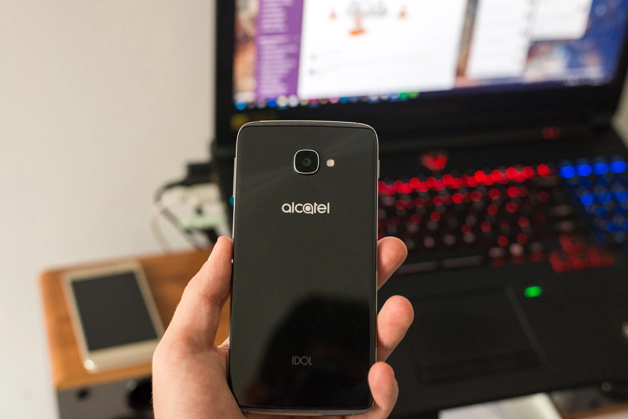 Alcatel-Idol-4-4s-2 