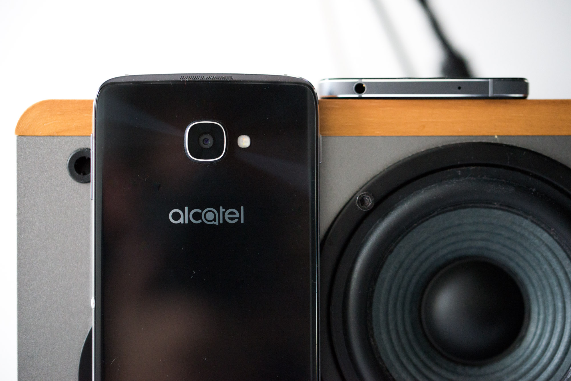 Alcatel-Idol-4-4s-9 