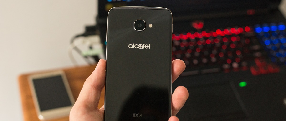 Alcatel Idol 4 to dobra, niekoniecznie budżetowa propozycja.