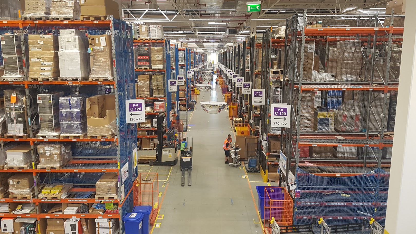 Amazon-magazyn-11 class="wp-image-513281" 