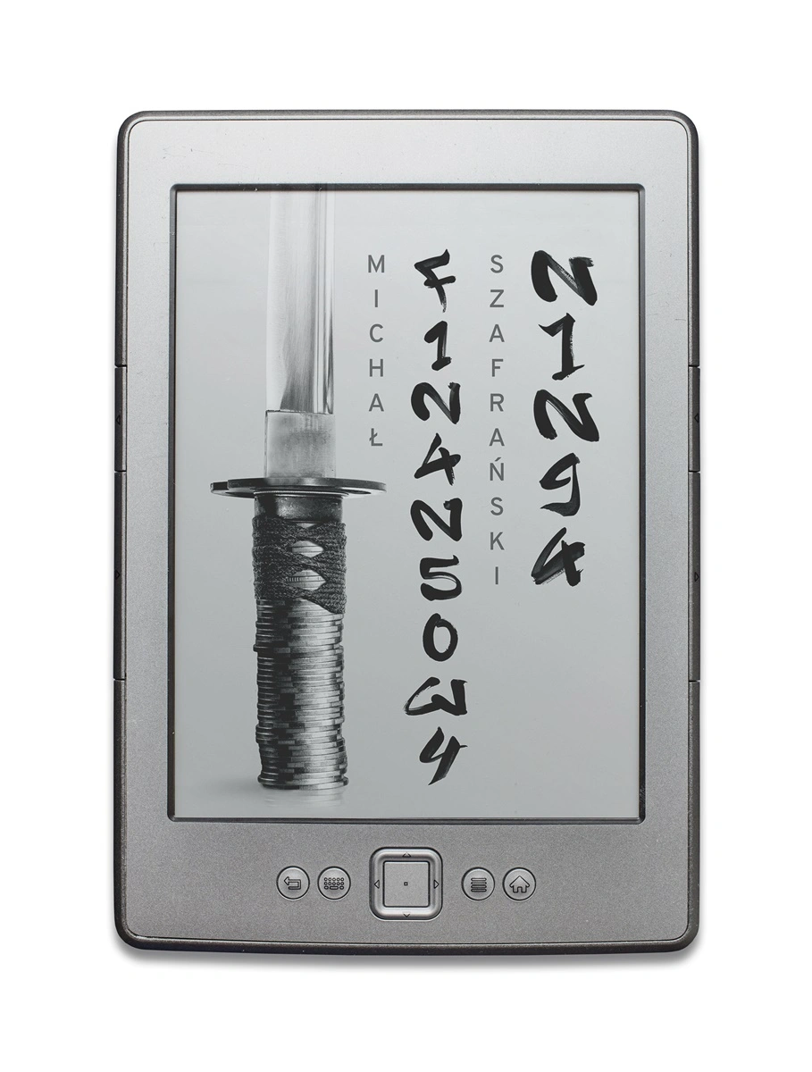 Modern e-book lays on the old paper book lighted from above class="wp-image-509940" 