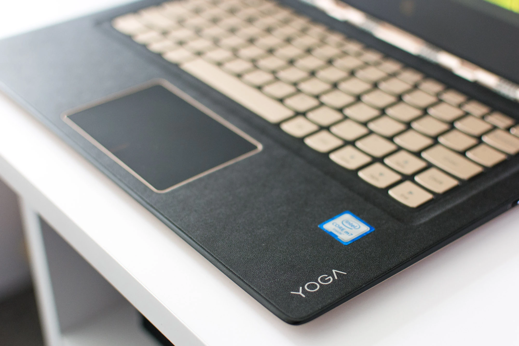 Lenovo-Yoga-900s-2 