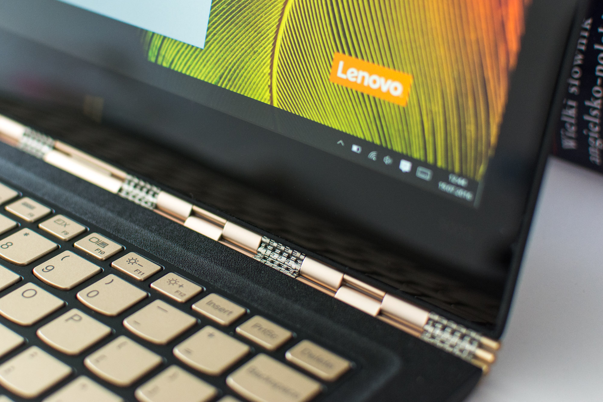 Lenovo-Yoga-900s-3 