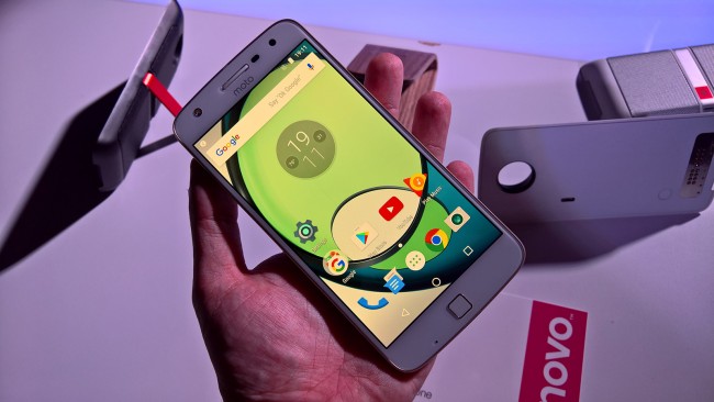 Lenovo Moto Z Play class="wp-image-513803" 
