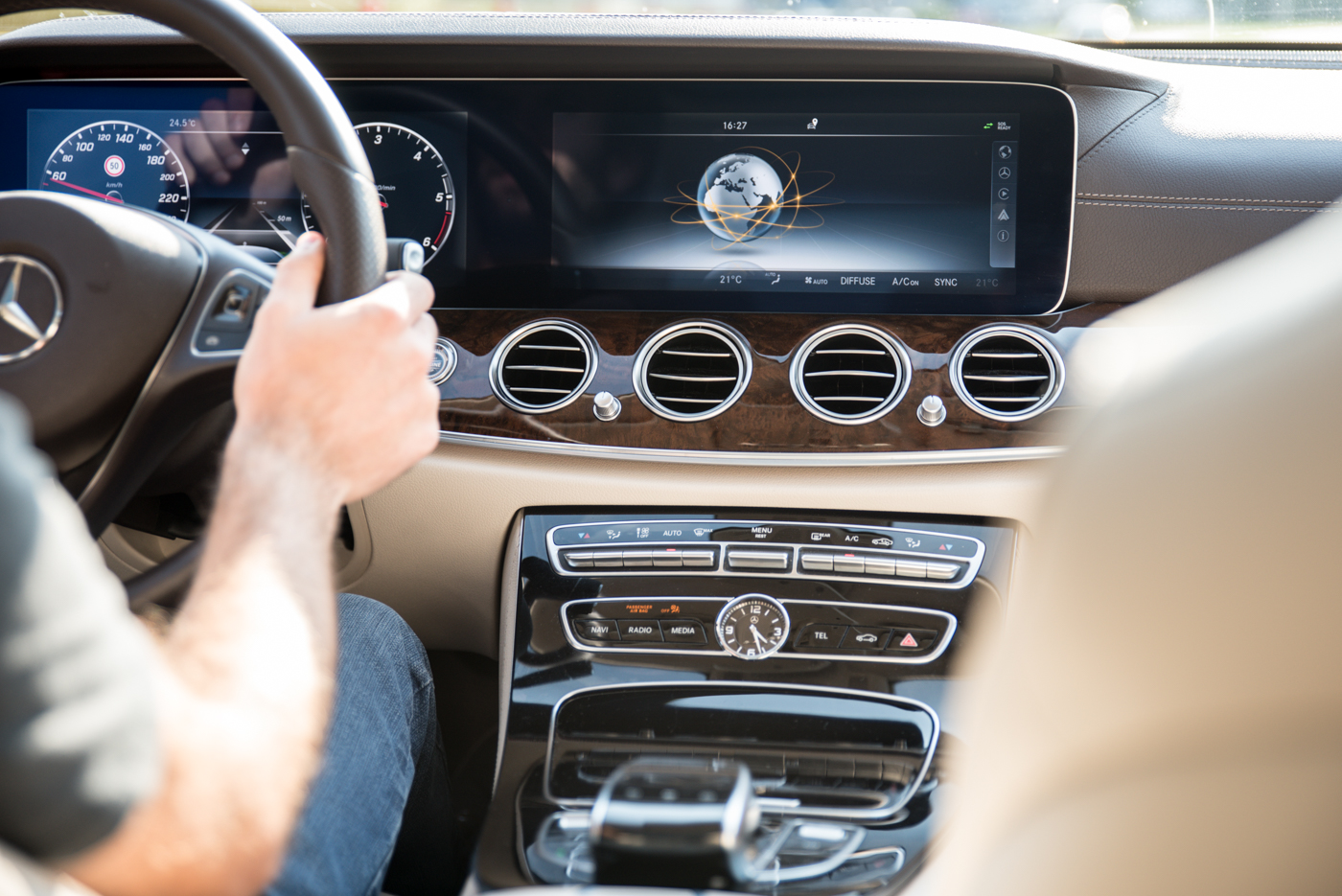 mercedes-benz-e220-10 class="wp-image-512843" 