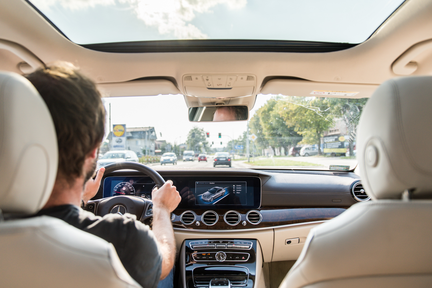 mercedes-benz-e220-11 class="wp-image-512844" 