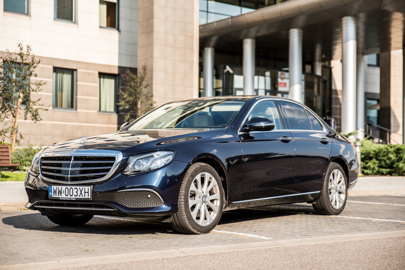 mercedes-benz-e220-18 class="wp-image-512851" 