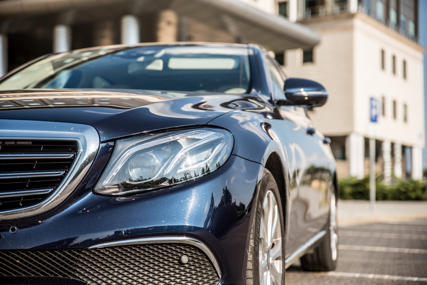 mercedes-benz-e220-20 class="wp-image-512853" 
