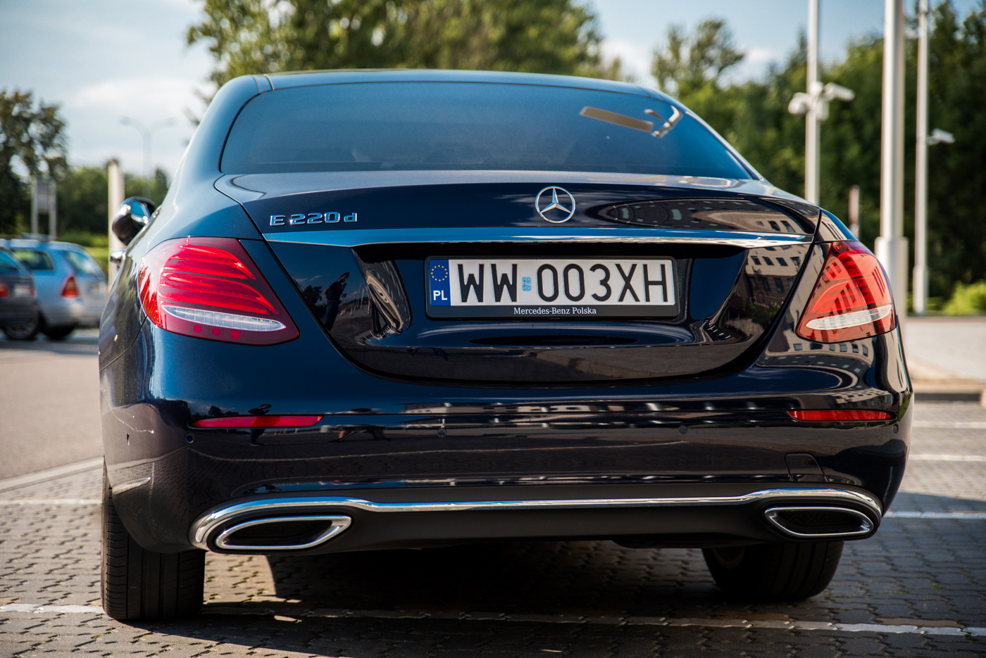 mercedes-benz-e220-25 class="wp-image-512858" 