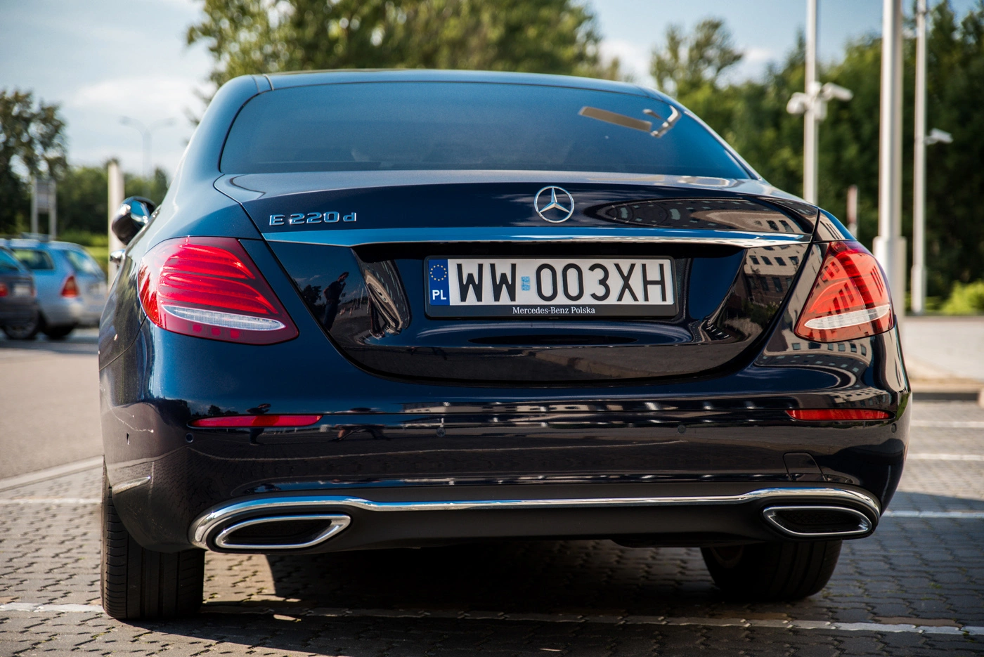 mercedes-benz-e220-25 class="wp-image-512858" 