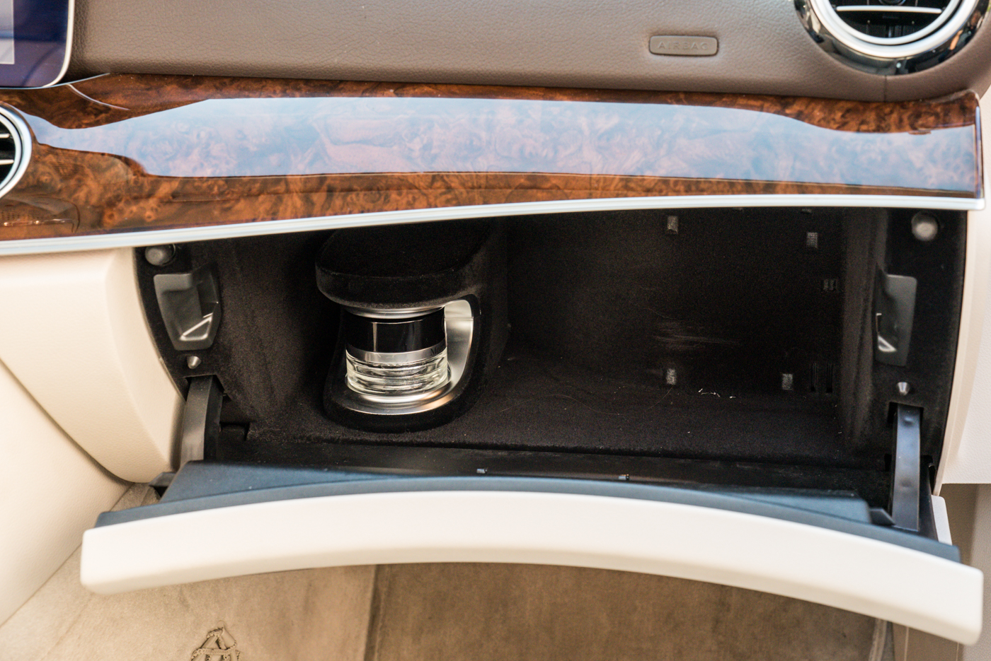 mercedes-benz-e220-39 class="wp-image-512872" 