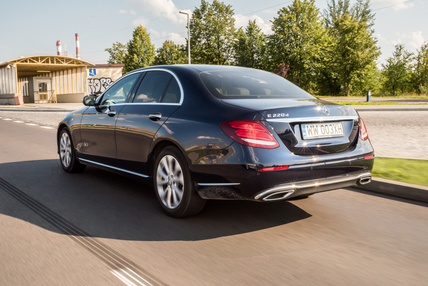 mercedes-e220d-2 class="wp-image-512011" 
