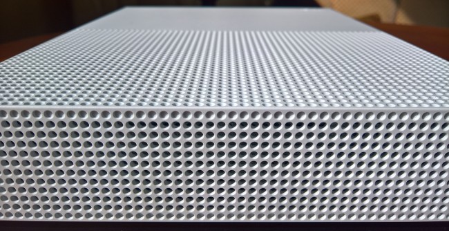 Microsoft Xbox One S class="wp-image-511438" 