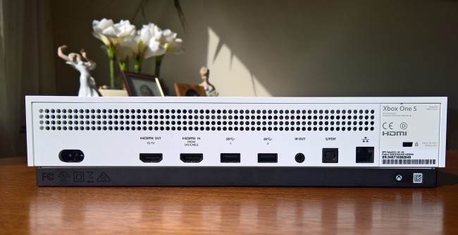 Microsoft Xbox One S class="wp-image-511439" 