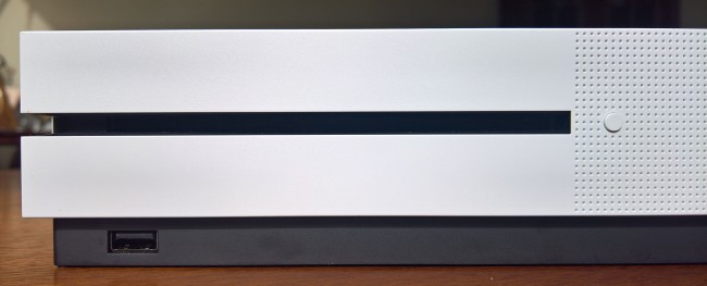 Microsoft Xbox One S class="wp-image-511441" 