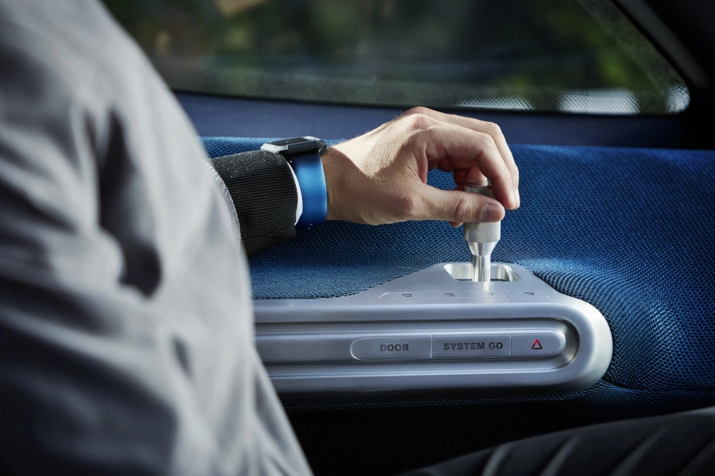 Mercedes-Benz Vision Van – Interior, Joystick Control ; Mercedes-Benz Vision Van – Interior, Joystick Control; class="wp-image-514887" 