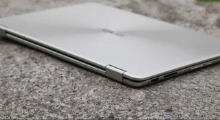 Gdybym teraz miał kupić laptop, raczej wybrałbym ten. Asus ZenBook Flip UX360 - recenzja Spider's Web