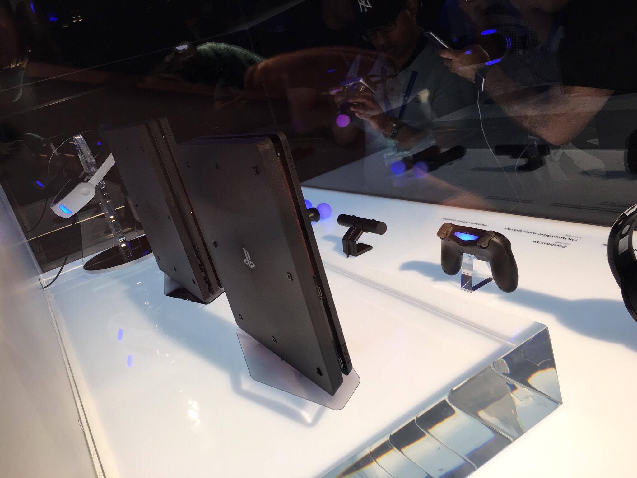 playstation-4-pro-7 class="wp-image-515183" 