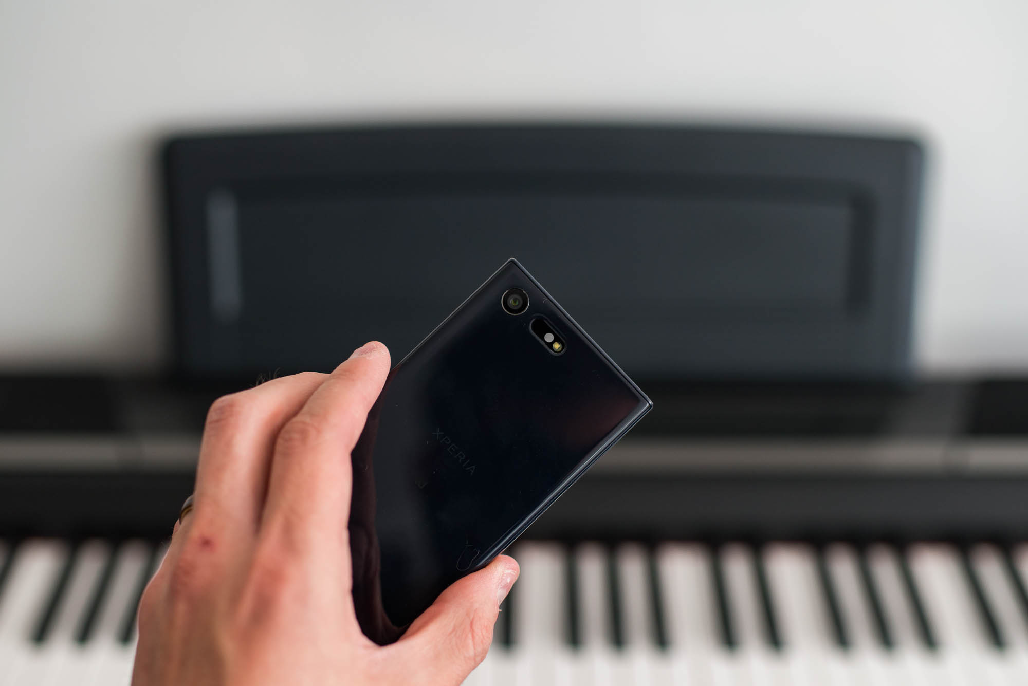 xperia-x-compact-13 class="wp-image-518052" 