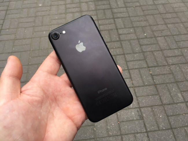 iphone-7-39 class="wp-image-517965" 